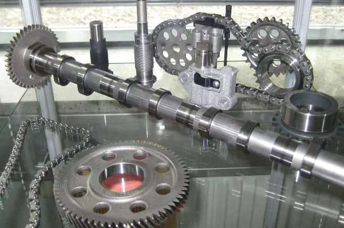 凸轮轴、齿轮与链条