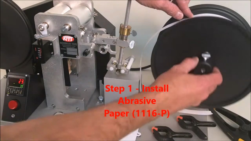 安装Norman Tool公司的专用纸带耐磨测试纸