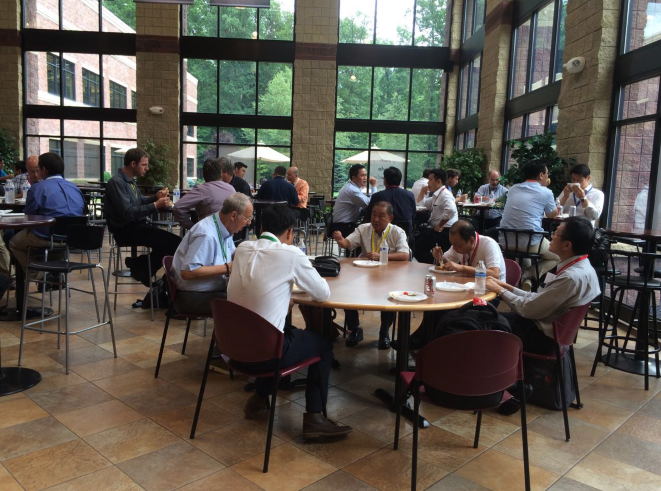 必威网站主页官网入口网址出席代理商大会