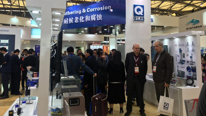 到必威网站主页官网入口网址展台的贵宾