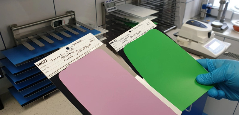 图左为PA 乳胶#1涂料,图右为PA乳胶 #2涂料