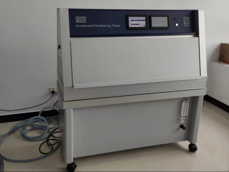 undefined 导电涂层紫外荧光老化机客户安装现场